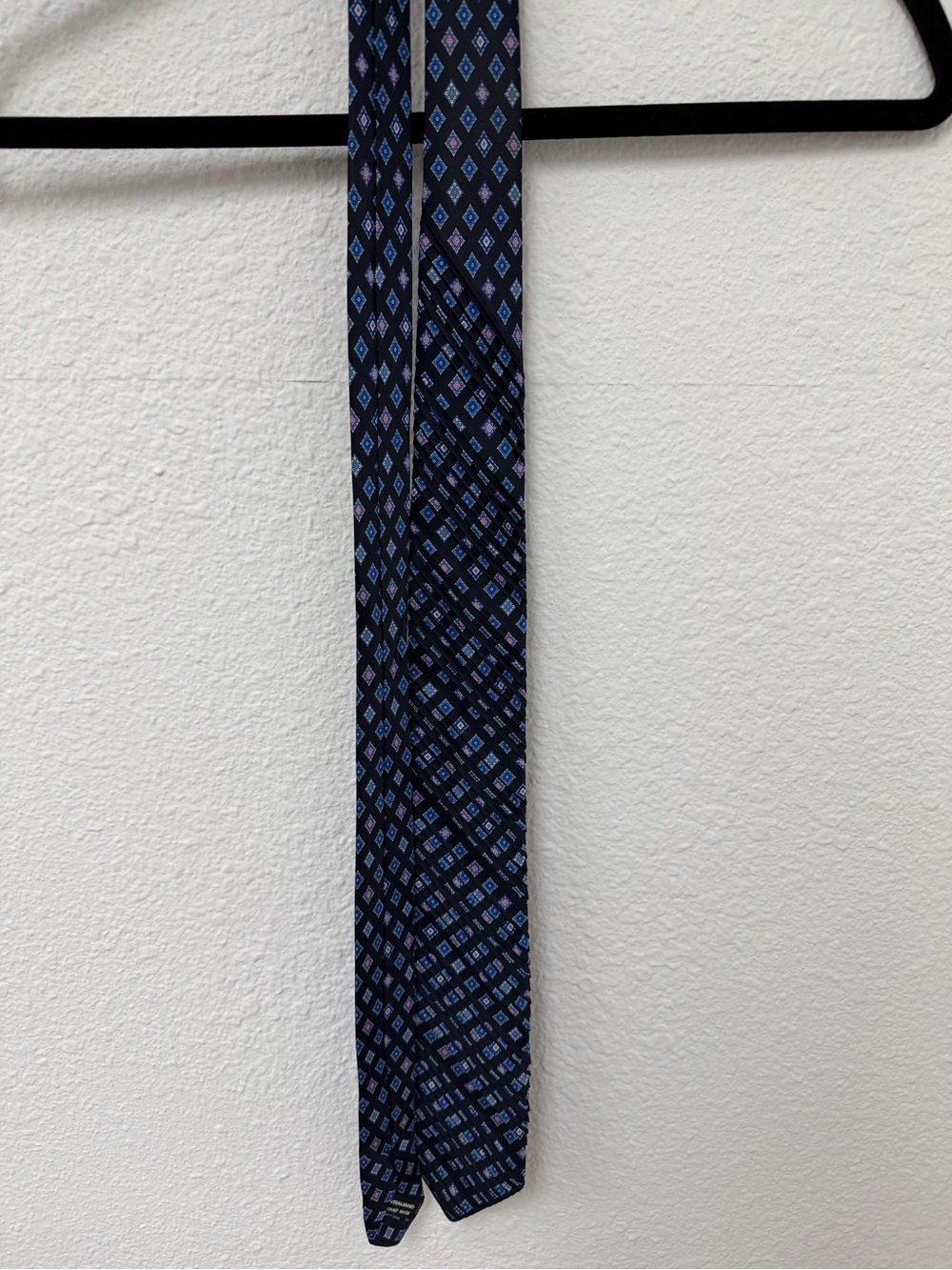 Vitaliano Italy Men's Black Silk Tie with Blue Geometric Motif - Picture 7 of 7